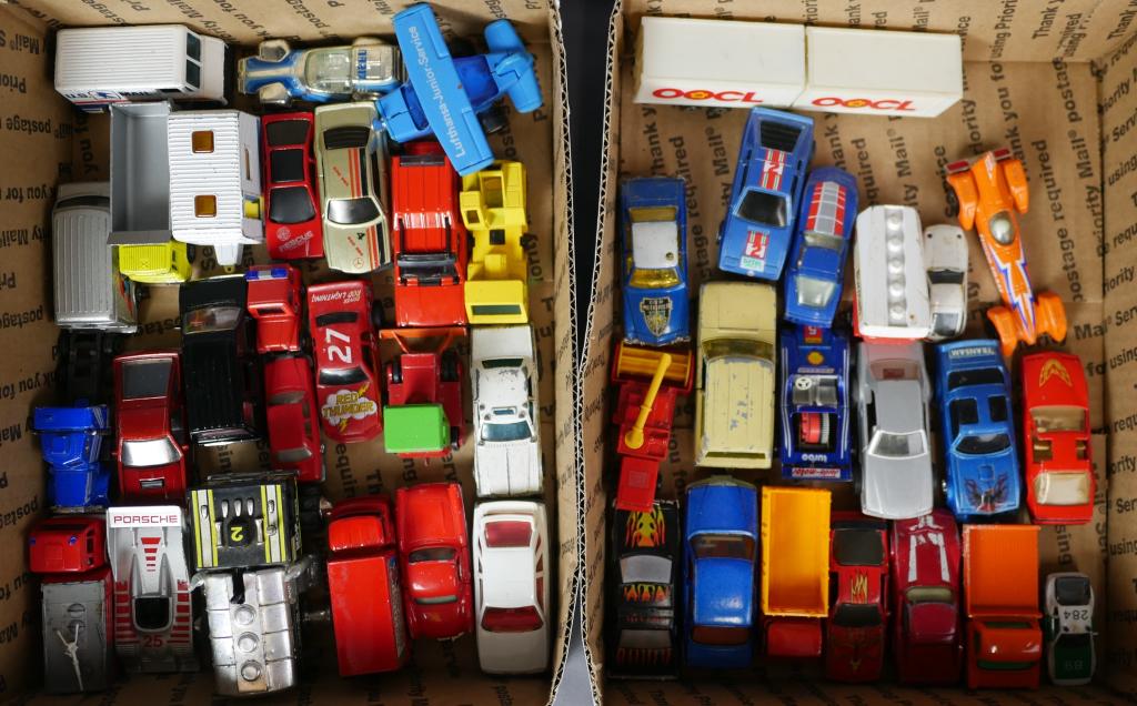 Vintage Die-Cast Toy Cars- Hot Wheels, Matchbox: Vintage Die-Cast Toy Cars- Hot Wheels, Matchbox , etc.. Used, some might be as found