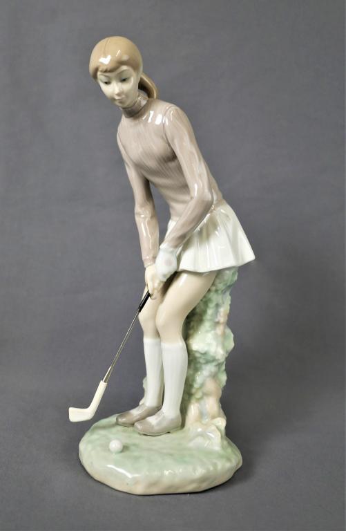 Lladro Woman Golf Player Porcelain FIgurine (1 of 4)