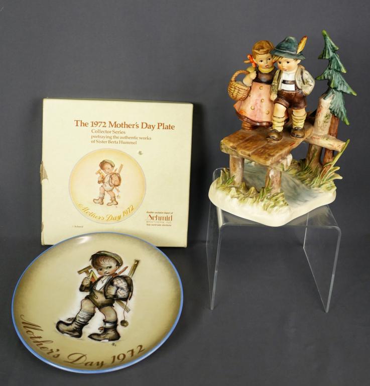 Hummel Goebel "O n Our Way" Porcelain Figurine & P (1 of 9)