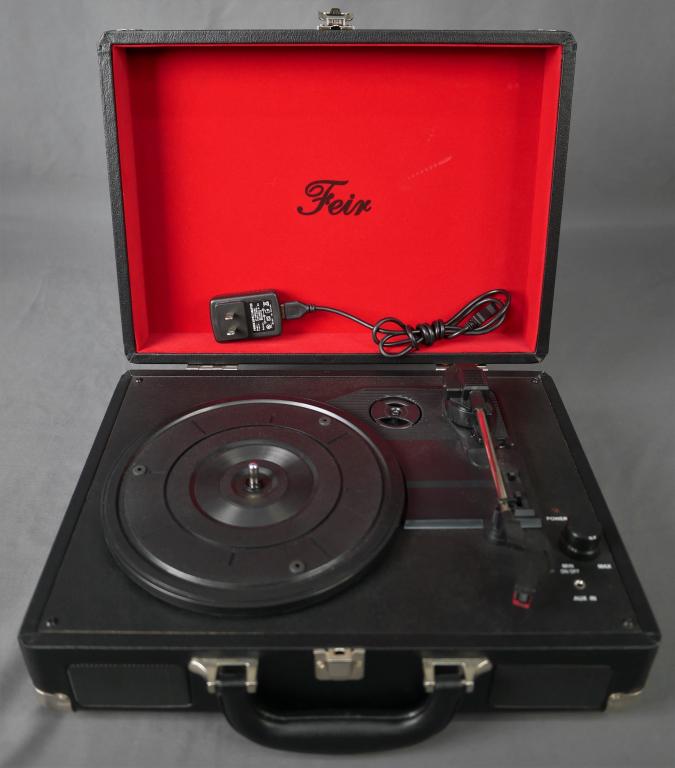 Feir Vinyl Portable Record Player (1 of 7)