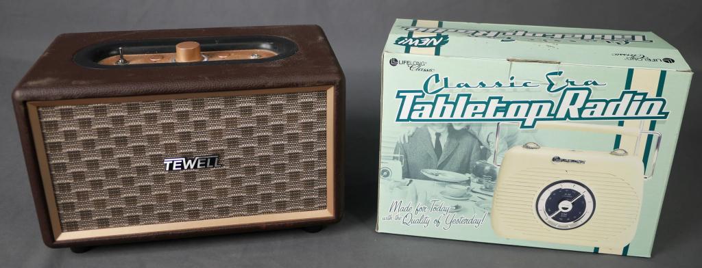 Vintage Tewell Speaker & Classic Era Radio: Vintage Tewell Speaker & Classic Tabletop Era Radio. Good overall condition, untetsed.