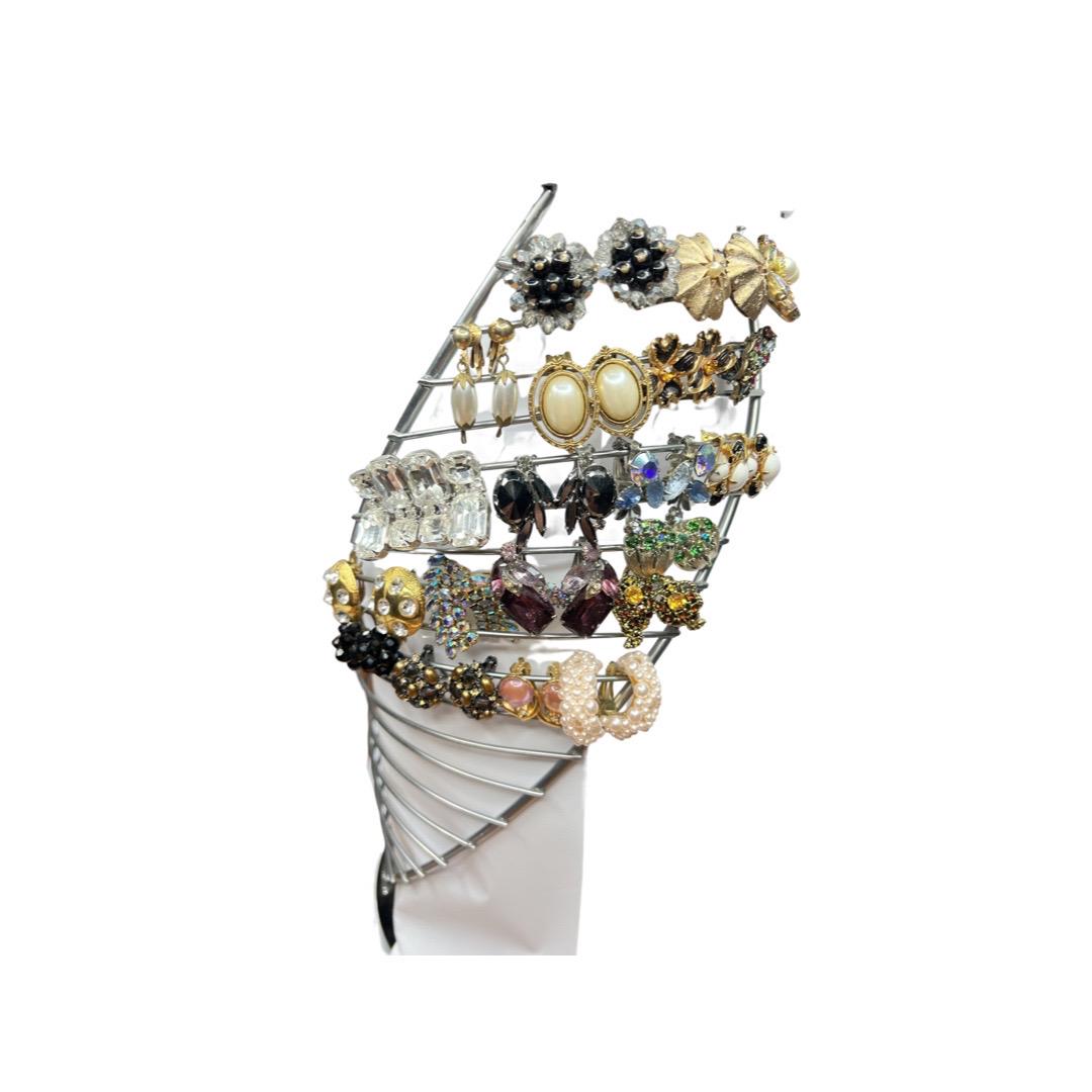 Vintage Jewelry- Lot of Earrings-Lisner, Monet, Ba: Vintage Jewelry- Lot of Earrings-Lisner, Monet, Beaujewel, etc.. Good Overall Condition.