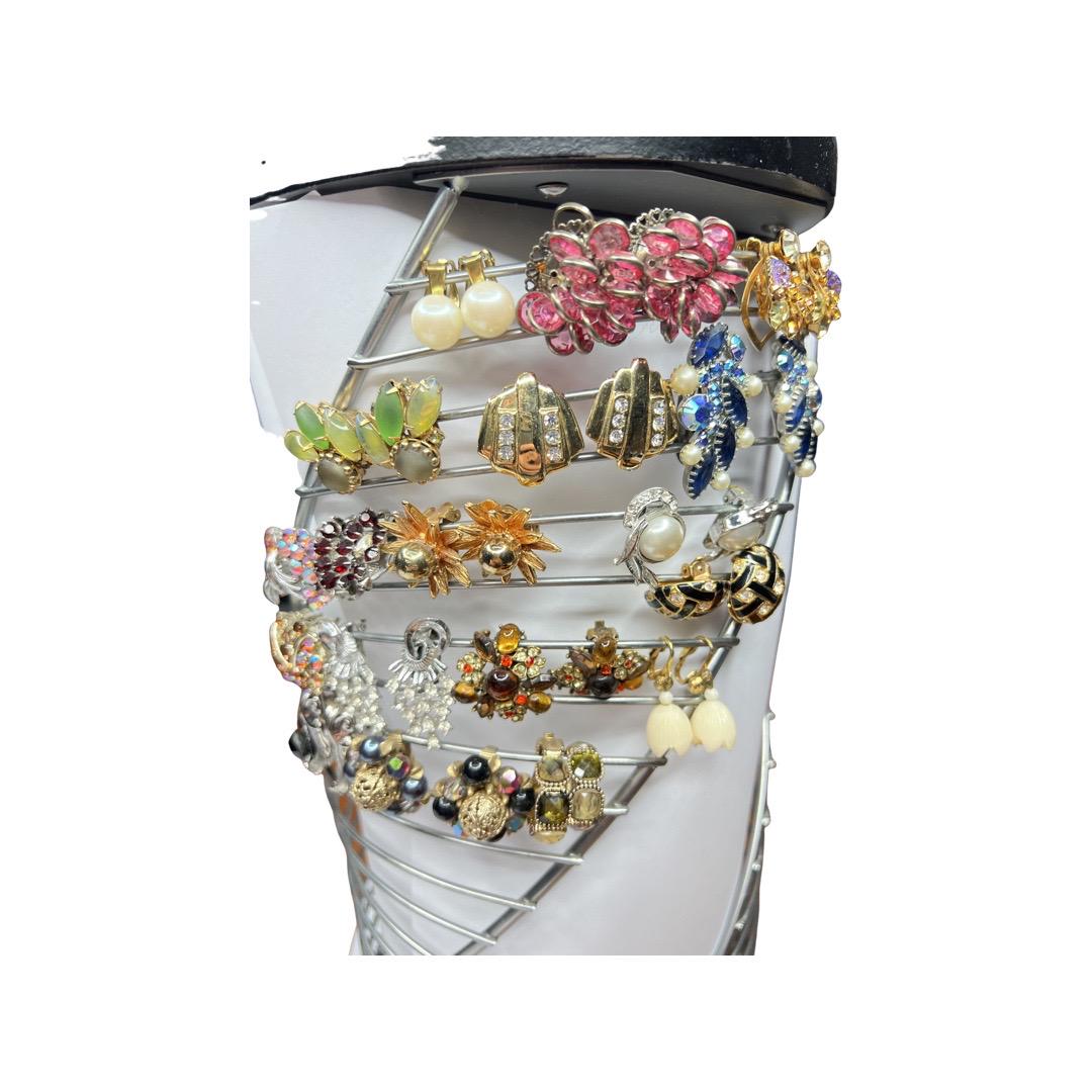 Lot of VIntage Jewelry-Earrings- Coro, Kramer, Juy: Lot of VIntage Jewelry-Earrings- Coro, Kramer, Judy Lee, Lisner, etc... Good overall condition.