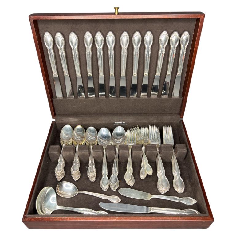 WM Rogers "Precious Mirror" Silverware Set: WM. Rogers "Precious Mirror" Silverware Set in Wooden Chest. 13 Knives, 12 Spoons, 26 Teaspoons, 13 Pie forks, 13 Forks. All are in good condition.