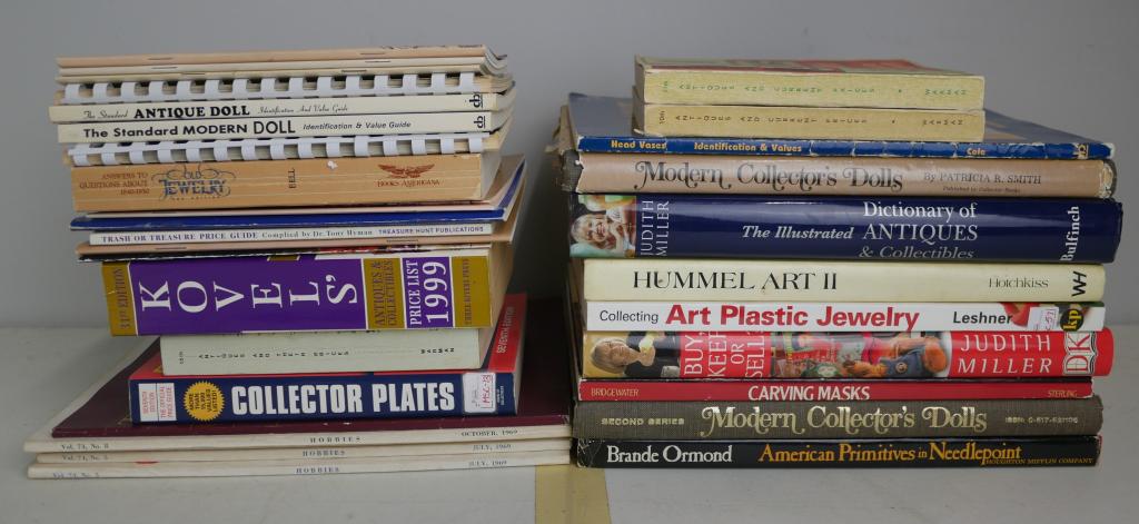 Antiques & Collectibles Reference Books & Guides: Antiques & Collectibles Books & Guides - Hummels, Dolls, Pottery; 1960's Hobbies Magazines, etc...