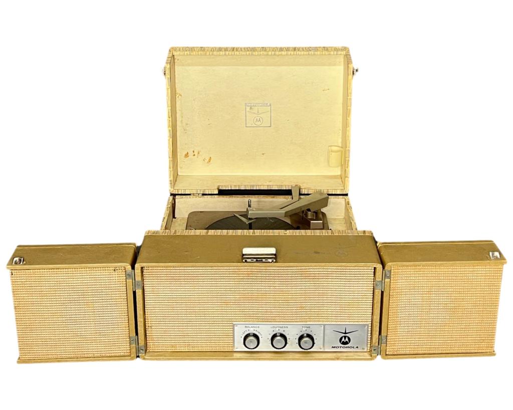1950's Motorola Stereophonic 4 Speed Record Player: 50's Motorola Stereophonic 4 Speed Automatic / Manual Tube Record Player Changer. Good overall condition, some age related wear, untested.