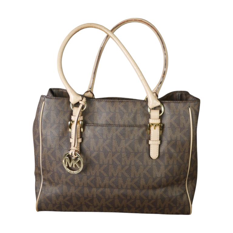 Michael Kors Brown Logo Print Tote Bag/ Handbag/: Michael Kors Brown Logo Print Tote Bag/ Handbag/ Bag. 15" x 6" x11". Good overall condition, normal wear. Esquis Auction does not have specialists on designer purses and handbags and we can not guaran