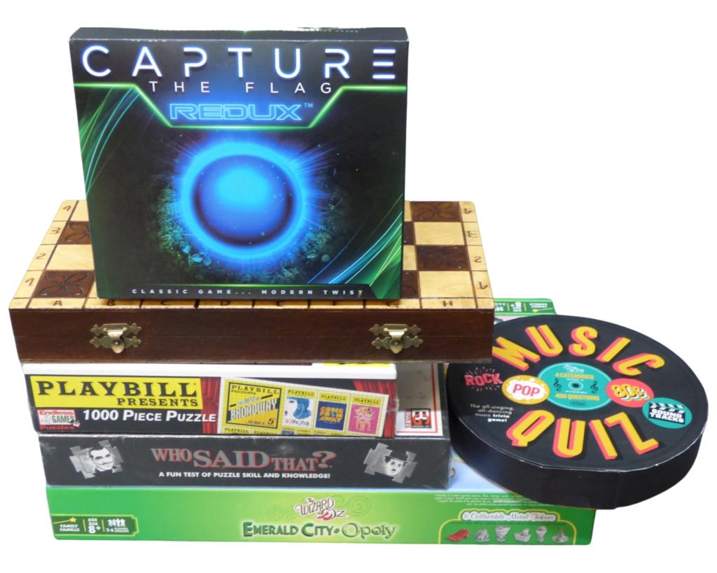 Vintage Board Games- Capture the Flag, Chess, Puzz: Vintage Board Games and Puzzles. Alla re complete and in good condition, some are new.