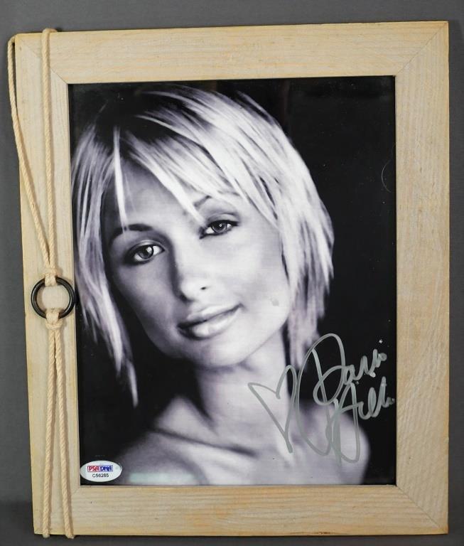 Paris Hilton Autographed/ Signed Photograph PSA Cr (1 of 3)