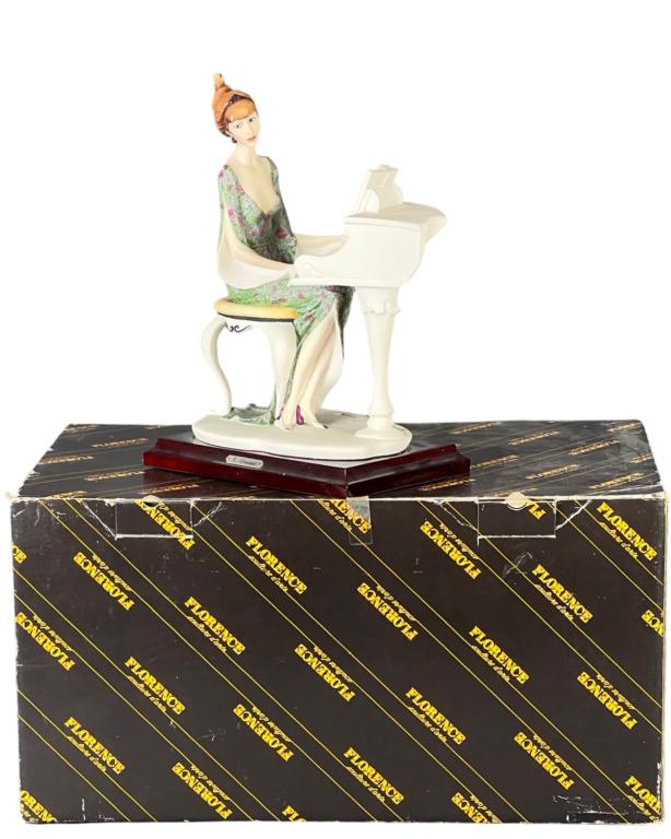 Giuseppe Armani- Lady at the Piano 0449C Figurine: Giuseppe Armani- "Lady at the Piano" Figurine. 0449C. 8 1/2" x 11" x 6". Mint/ Near Mint Condition with Original Box.
