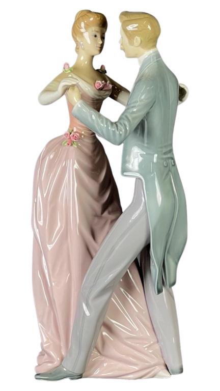 Lladro- Anniversary Waltz Dance Porcelain Figurine (1 of 6)