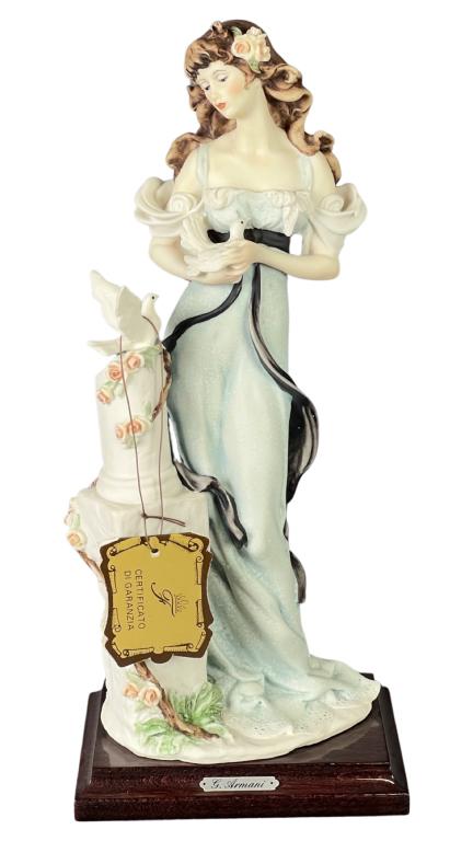Giuseppe Armani- Lady with Doves Figurine 0950 (1 of 8)