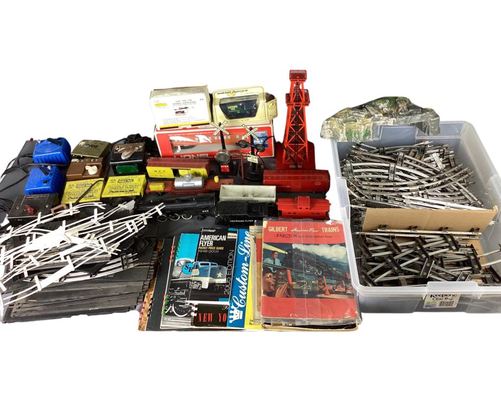 Vintage RR Toy Trains, Engines, Tracks, Booklets (1 of 13)