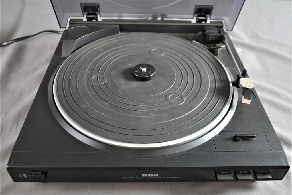 Vintage RCA LAB-1200 Record Player Turntable (1 of 6)