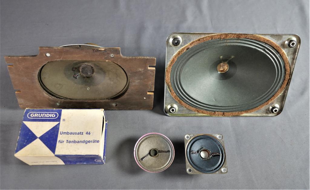 Lot of Vintage Grundig Speakers (1 of 14)