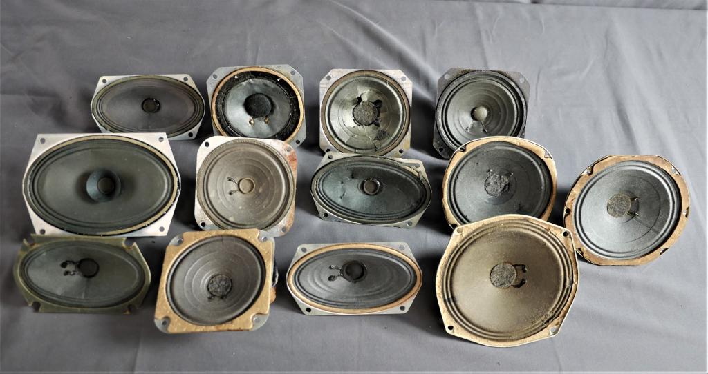 Large Lot of Vintage Speakers: Group of Vintage Speakers. 5"-4" dia. Used, some as found.