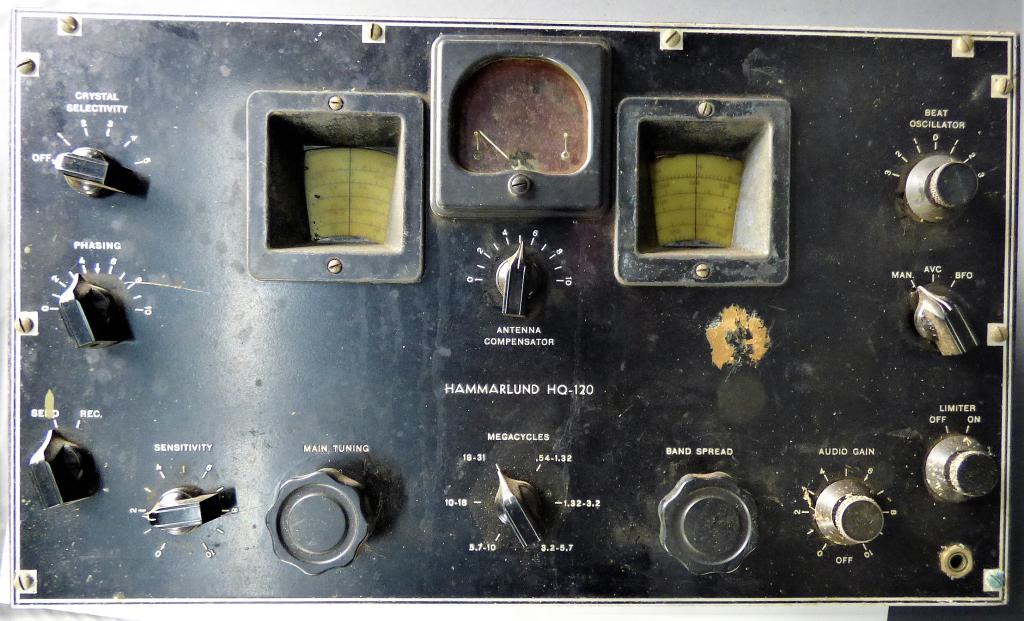 Hammarlund HQ-120 General Coverage Radio Receiver (1 of 3)