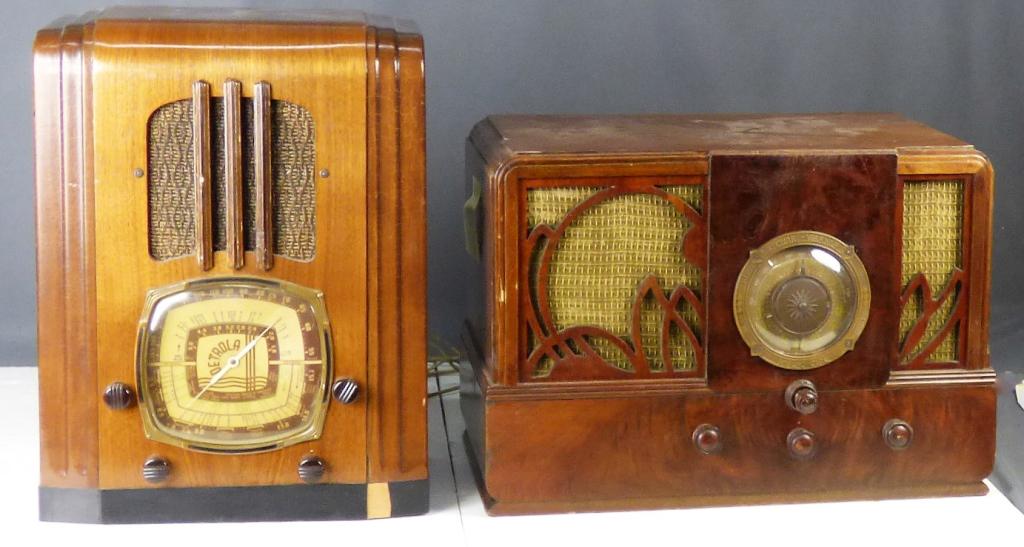 Two Vintage Tube Radios- Delrola & Stewart- Warner (1 of 9)