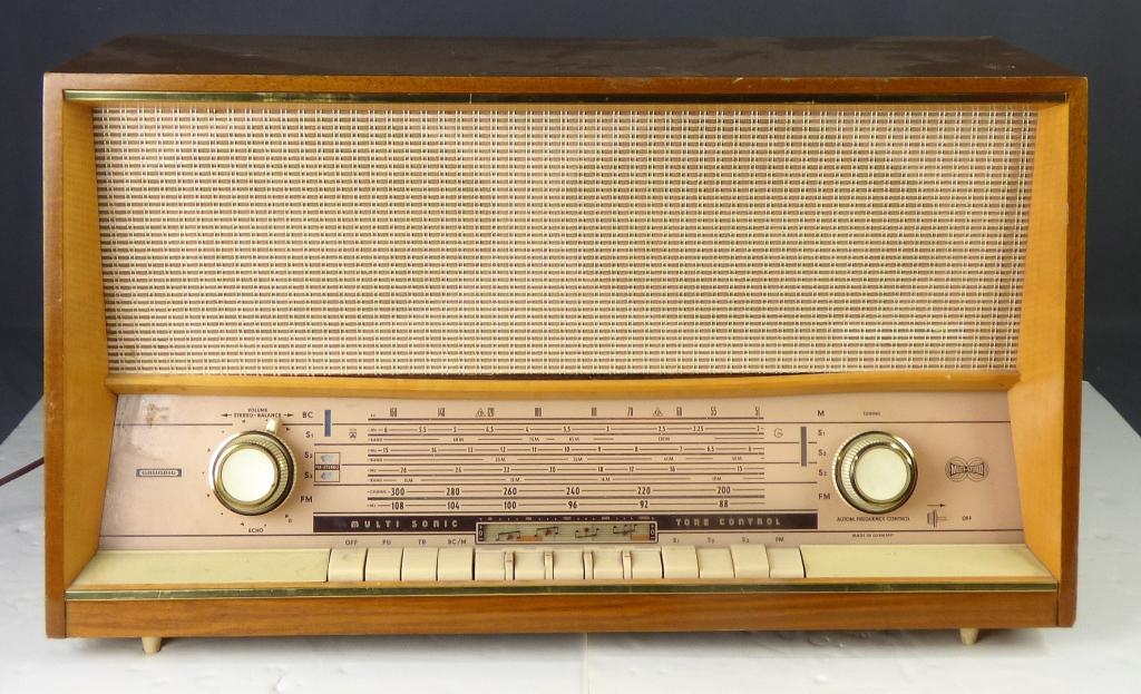 1960's Vintage Grundig Model 5490 Stereo Radio (1 of 3)