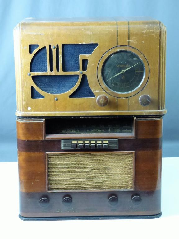 Two Vintage Tube Radios- RCA Victor & Coronado (1 of 14)