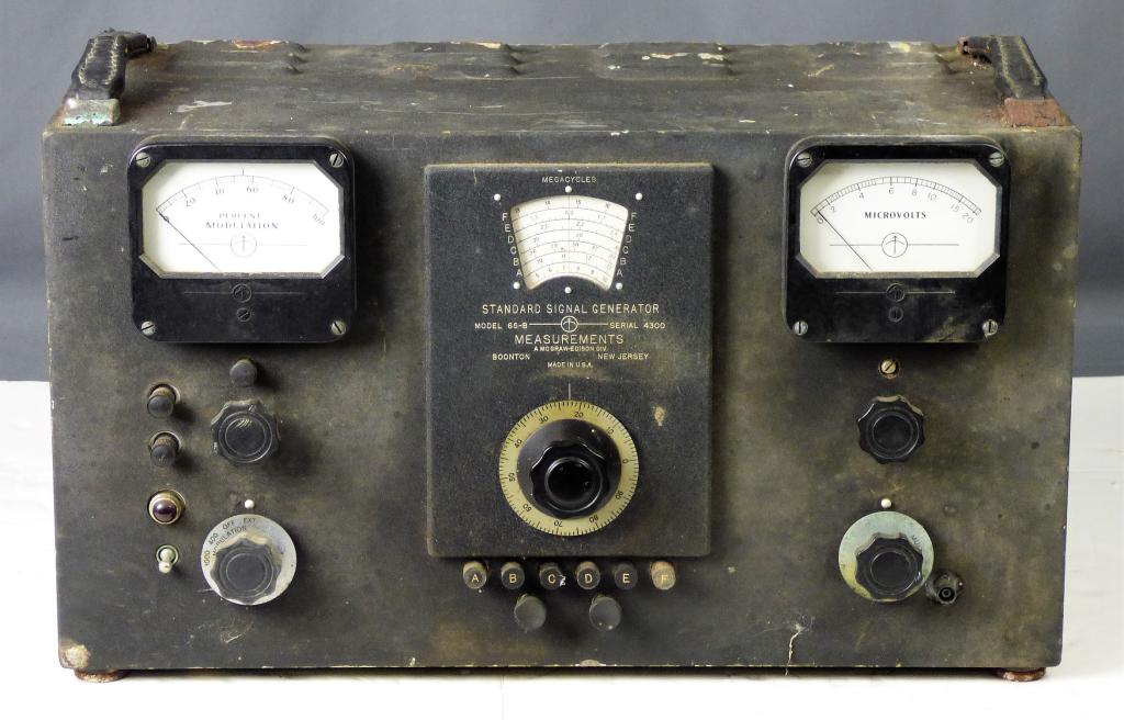 1950's Standard Radio Signal Generator 65-B (1 of 4)