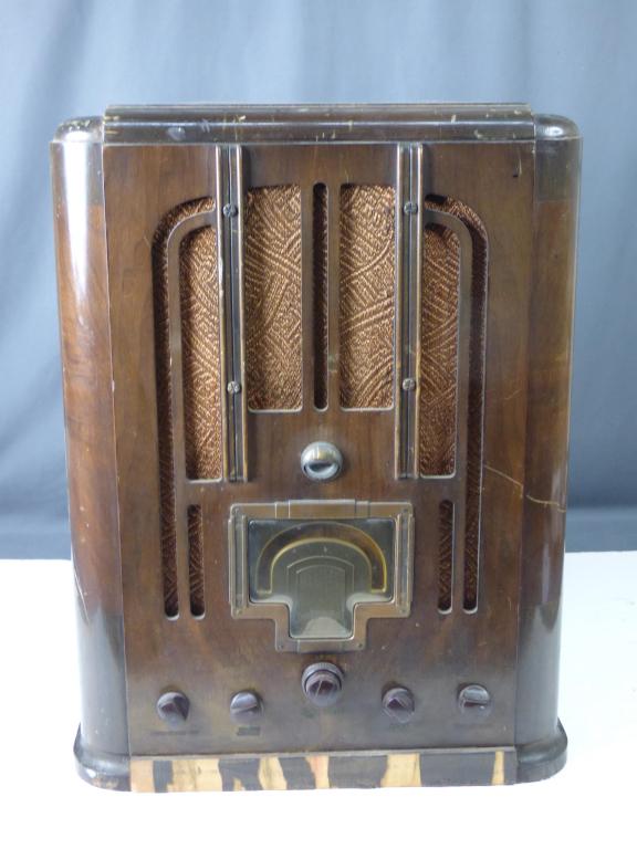 RCA Victor Model 9T Tube Radio- 1936 (1 of 9)