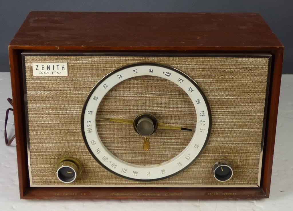 Vintage Zenith "Super Symphonaire" C835H Radio: Vintage Zenith "Super Symphonaire" C835H Radio from circa 1959. Good overall condition, not working.