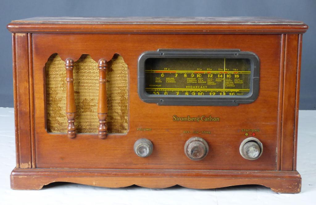 Vintage Stromberg Carlson Radio Receiver  410-J (1 of 6)