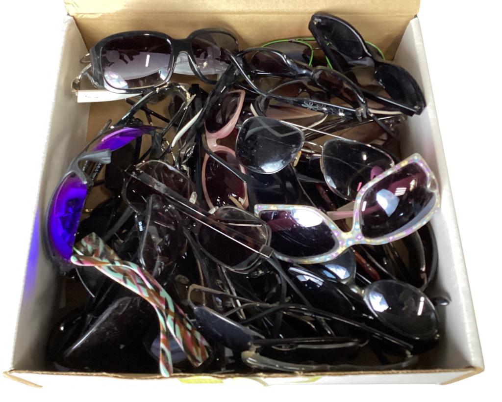 Group of Vintage Sunglasses: Lot of Vintage Sunglasses. Unsearched.