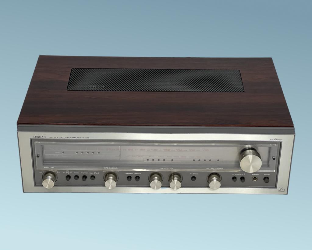 Luxman AM/FM Stereo Tuner Amplifier R-3045 (1 of 5)