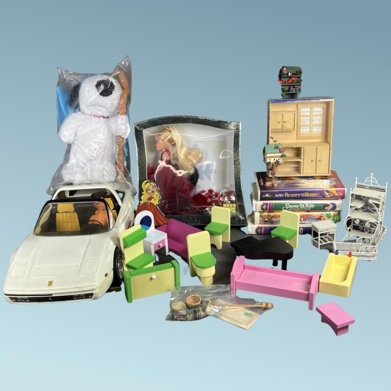 Vintage Doll Furniture, Barbi Ferrari Car, Bratz (1 of 9)