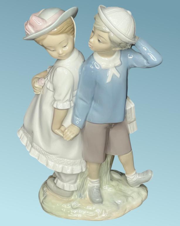 Lladro "Puppy Love" 1127 Children Figurine (1 of 5)