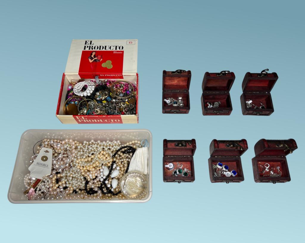 Vintage Jewelry incl. Treasure Chests w/ .925 Jewy (1 of 10)