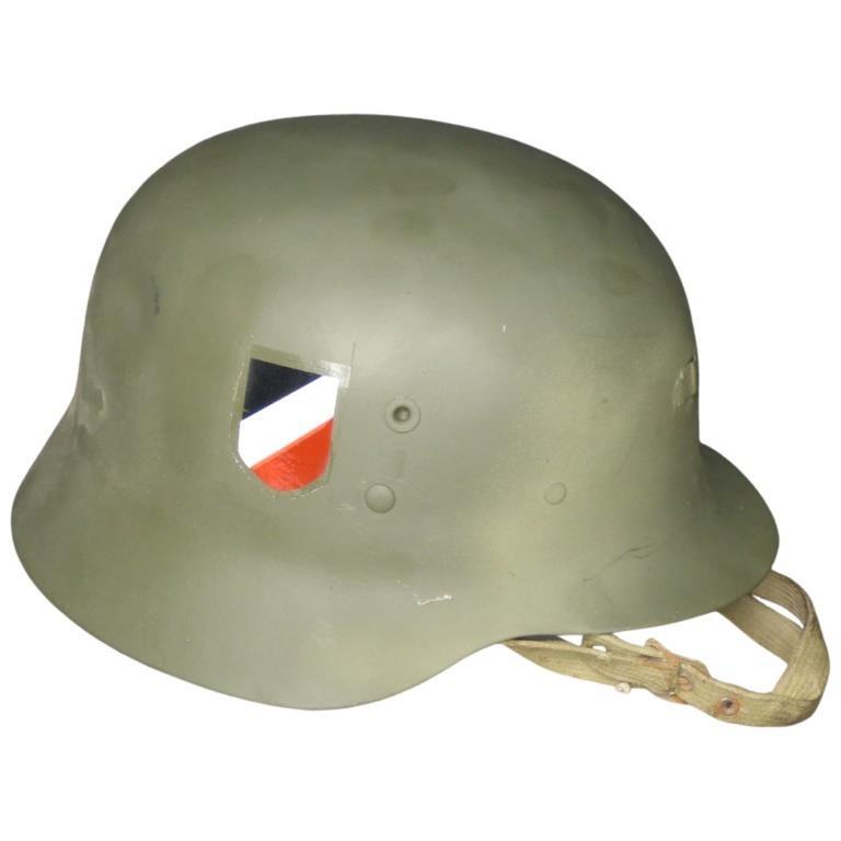 WWII German M35 Steel Helmet (1 of 8)