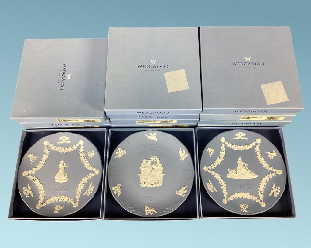 14Wedgwood Blue Jasper Annual Christmas Plates: 14 Wedgwood Blue Jasper Annual Christmas Plates. 10- year 2000, 3- year 1998 and one year 2002. All in original boxes.