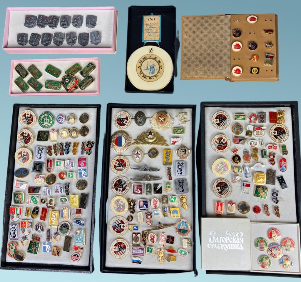 Large Lot of Vintage USSR Russian Pins/ Pinbacks (1 of 11)