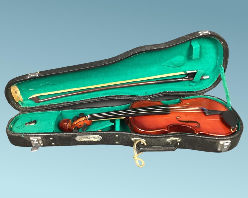 Skylark Children Violin in Case (1 of 7)