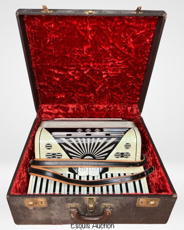 Vintage Italian Accordion (1 of 5)