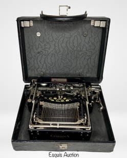 Antique Smith-Corona No. 3 Portable Typewriter: Antique Smith-Corona No. 3 Portable Foldable Typewriter from circa 1925. Good overall condition, original case.