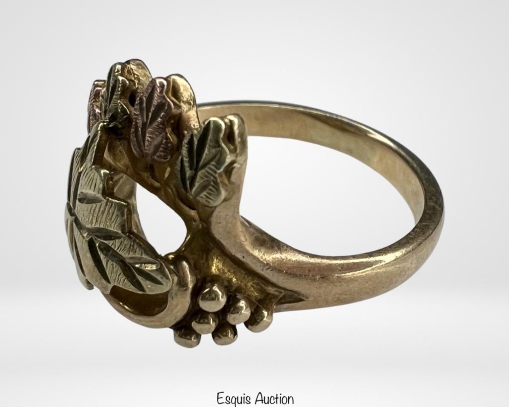 10k Gold Ladies Ring with Leaves (1 of 4)