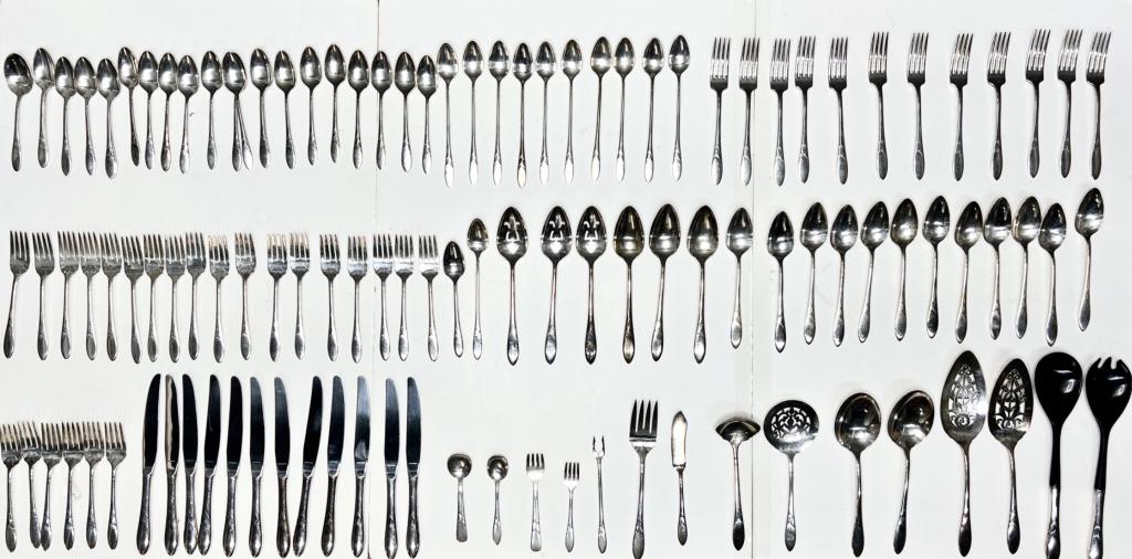 Vintage Comunity Flatware/ Silverware Set (1 of 17)