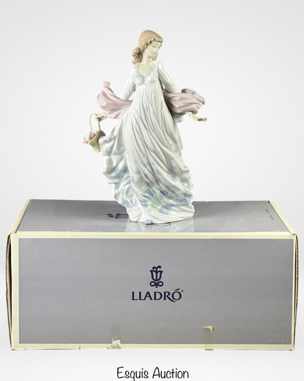 Spring Splendor Woman Figurine | Lladró® USA