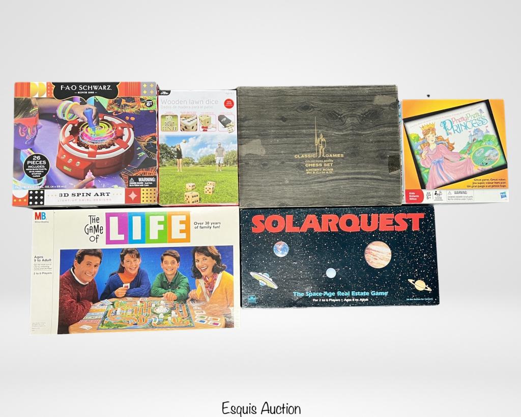 1960's Collector's Series Chess Set & Games (1 of 9)