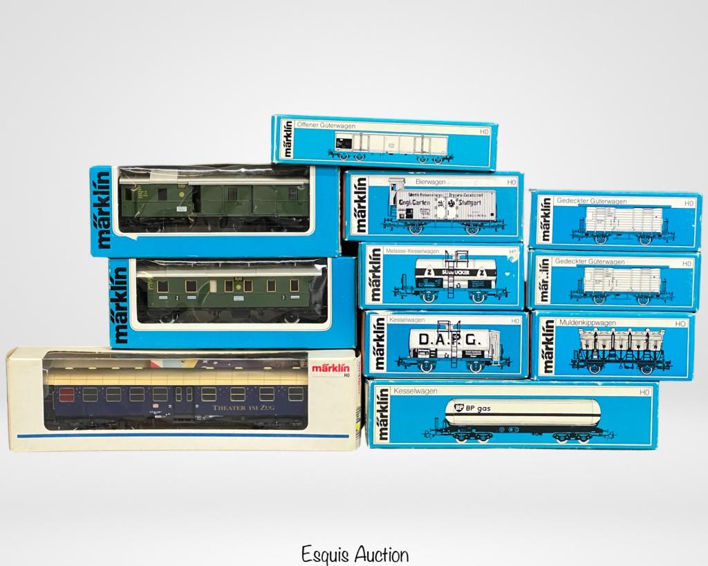 Lot of Vintage Marklin RR Train Cars- HO Scale (1 of 6)