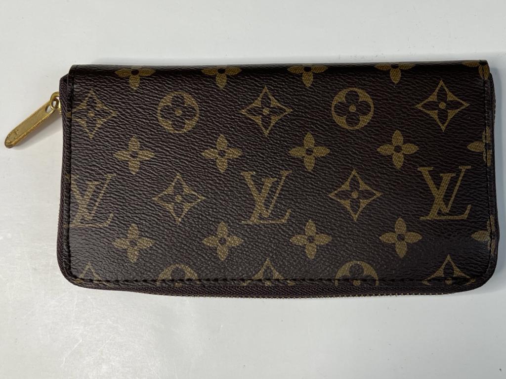 Louis Vuitton Zippy Monogram Wallet (1 of 3)