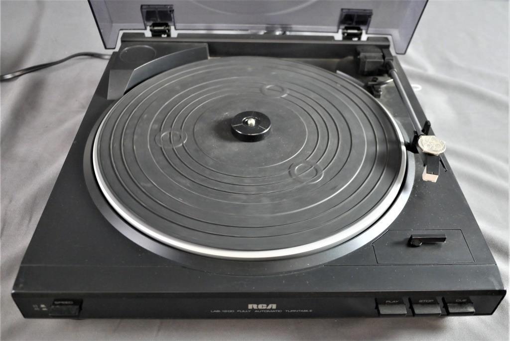 Vintage RCA LAB-1200 Record Player Turntable (1 of 6)