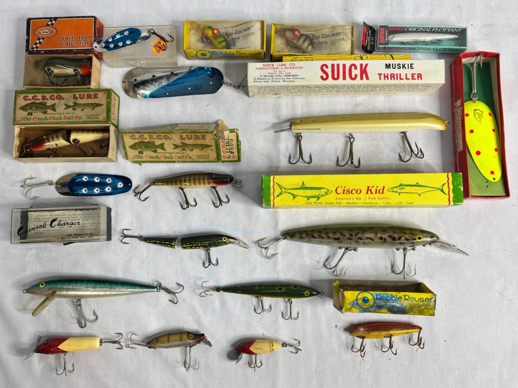 Assortment of Vintage Fishing Lures/ Bate Tackles (1 of 7)