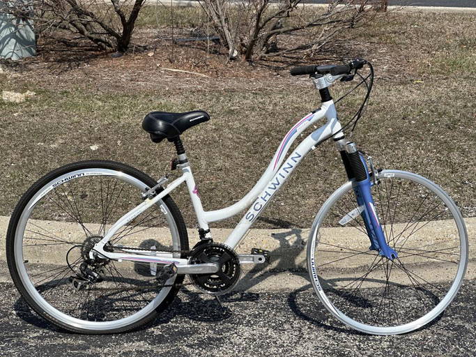 schwinn 700c trailway women's hybrid bicycle