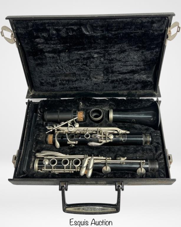 Vito Reso-Tone 3 Clarinet with Case (1 of 5)