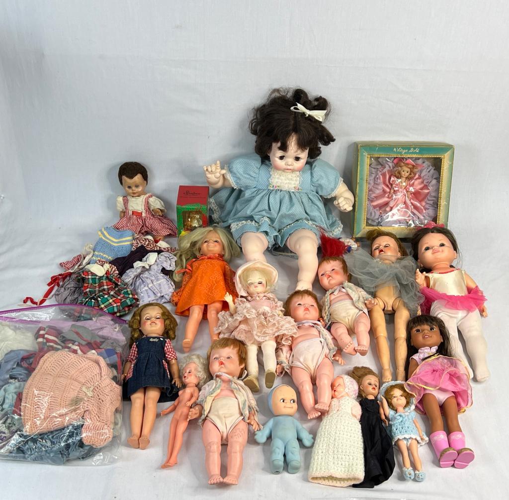 Vintage Dolls-American Doll, Madame Alexander: Lot of Vintage Dolls including Madame Alexander and American Girl with extra Clothes & Outfit.